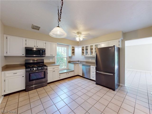 824 S Chillicothe Road 14, Aurora, OH 44202