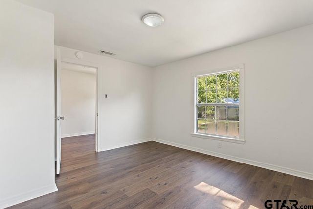 519 W Buchanan, Mineola, TX 75773