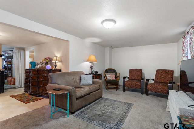 519 W Buchanan, Mineola, TX 75773