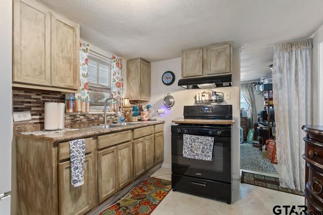 519 W Buchanan, Mineola, TX 75773