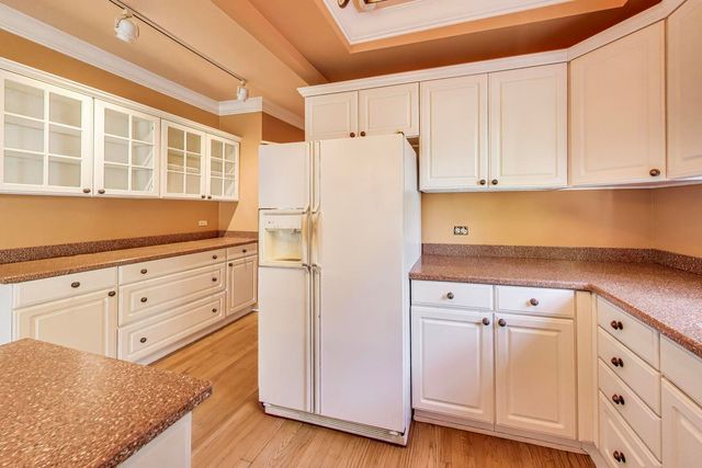 375 Park Avenue, Highland Park, IL 60035