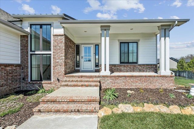 744 S Glen Wood Ct, Wichita, KS 67230