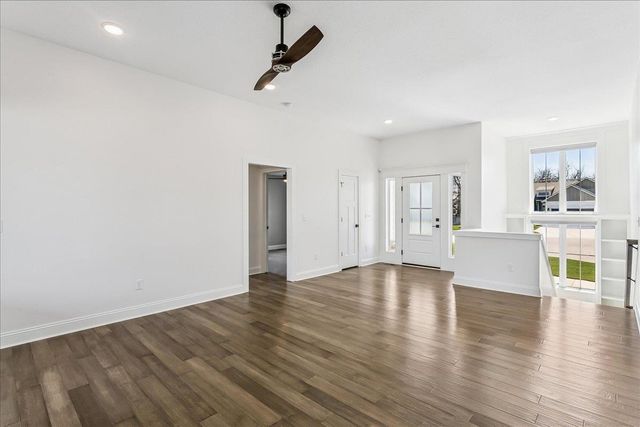 744 S Glen Wood Ct, Wichita, KS 67230