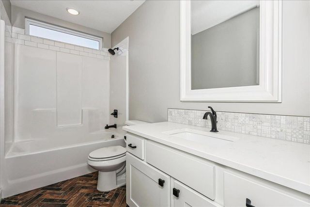 744 S Glen Wood Ct, Wichita, KS 67230