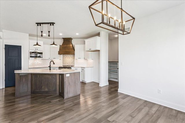 744 S Glen Wood Ct, Wichita, KS 67230