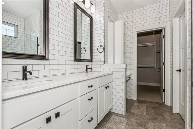 744 S Glen Wood Ct, Wichita, KS 67230