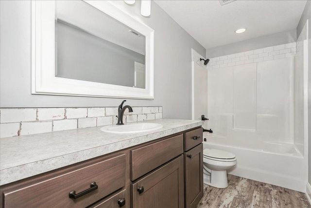 744 S Glen Wood Ct, Wichita, KS 67230