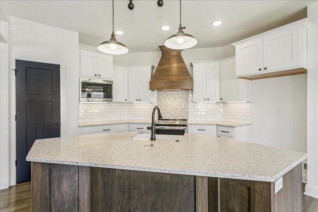 744 S Glen Wood Ct, Wichita, KS 67230