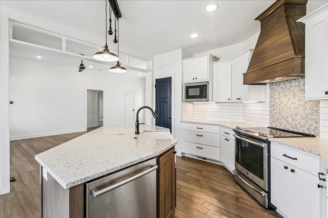 744 S Glen Wood Ct, Wichita, KS 67230