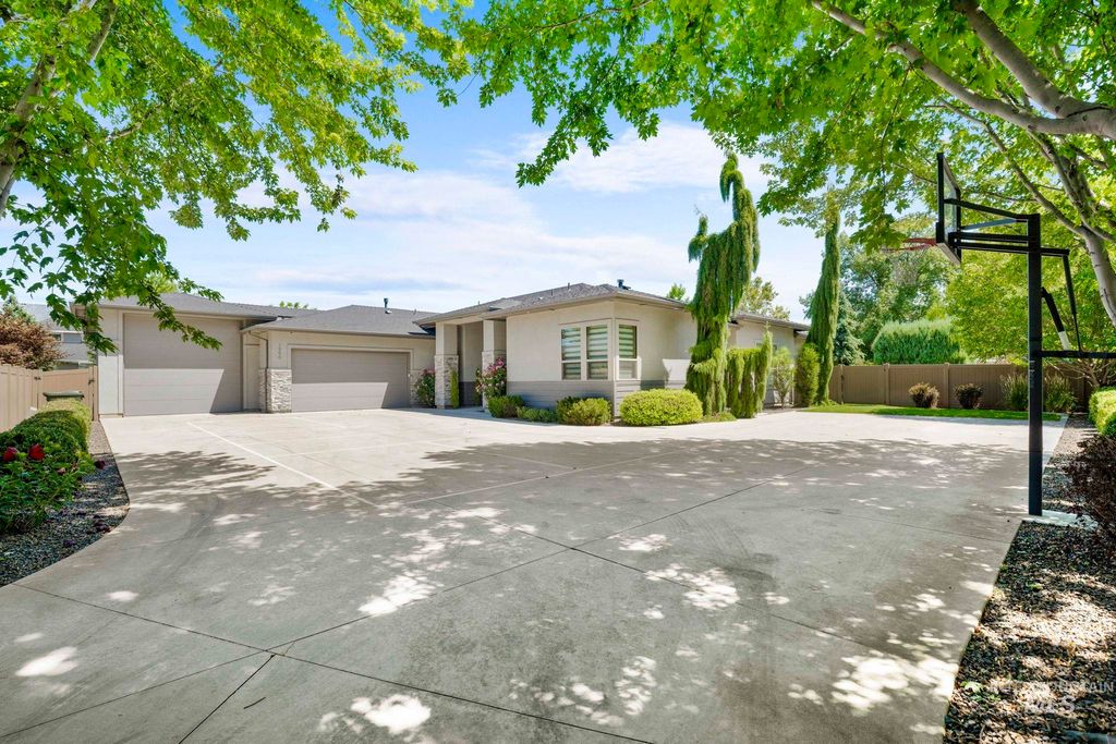 1990 E Townline Way, Meridian, ID 83646