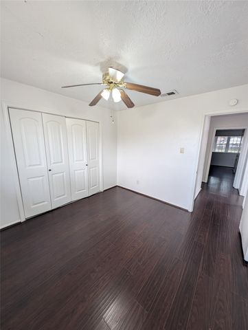 8703 Collingsdale Road, La Porte, TX 77571