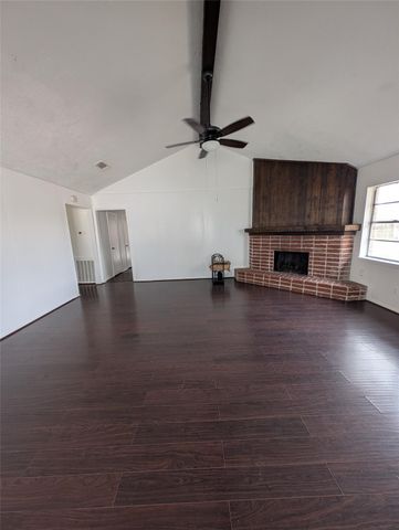 8703 Collingsdale Road, La Porte, TX 77571