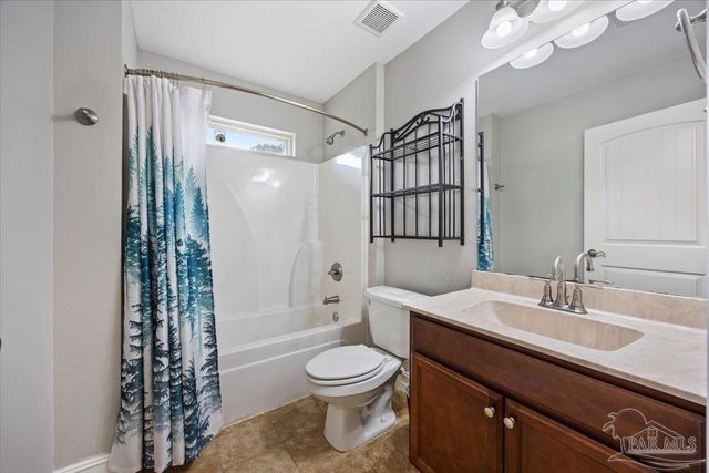 8445 Rynes Cir, Navarre, FL 32566