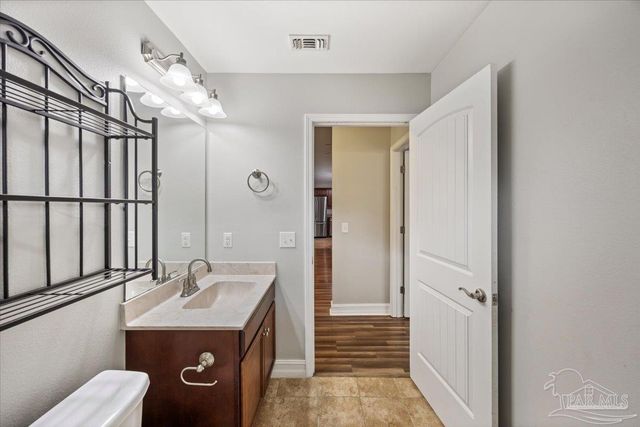 8445 Rynes Cir, Navarre, FL 32566