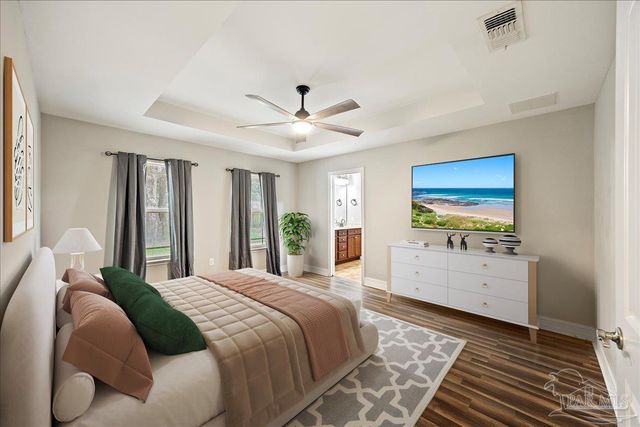 8445 Rynes Cir, Navarre, FL 32566