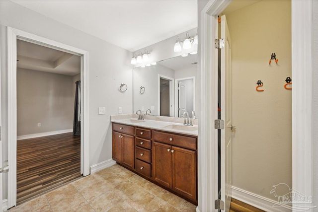 8445 Rynes Cir, Navarre, FL 32566