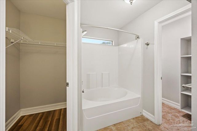 8445 Rynes Cir, Navarre, FL 32566