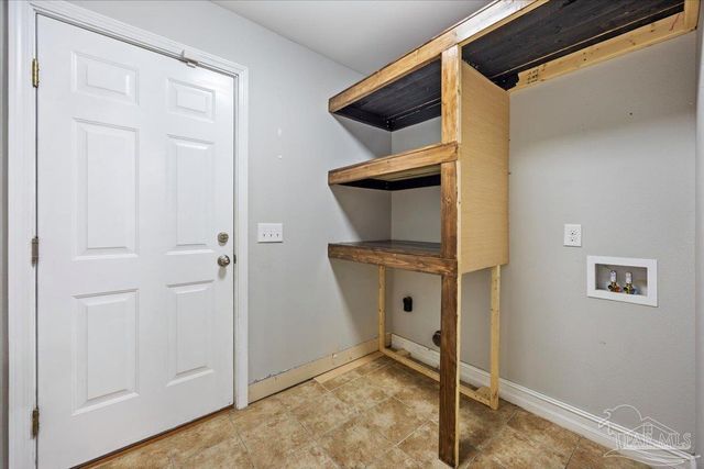 8445 Rynes Cir, Navarre, FL 32566