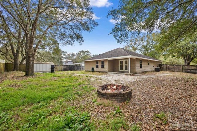 8445 Rynes Cir, Navarre, FL 32566