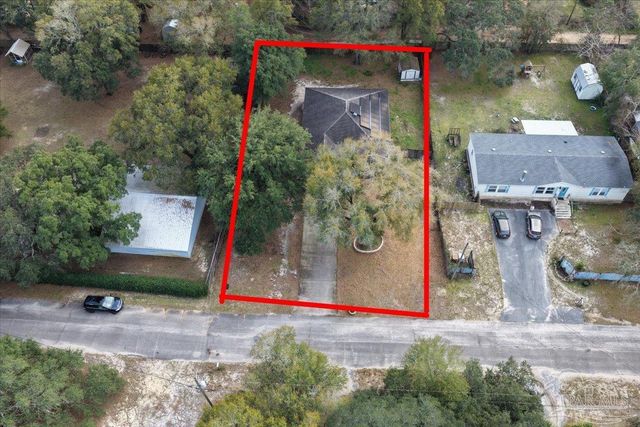 8445 Rynes Cir, Navarre, FL 32566