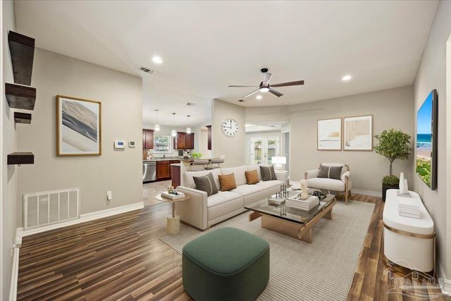 8445 Rynes Cir, Navarre, FL 32566