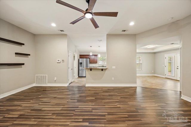 8445 Rynes Cir, Navarre, FL 32566