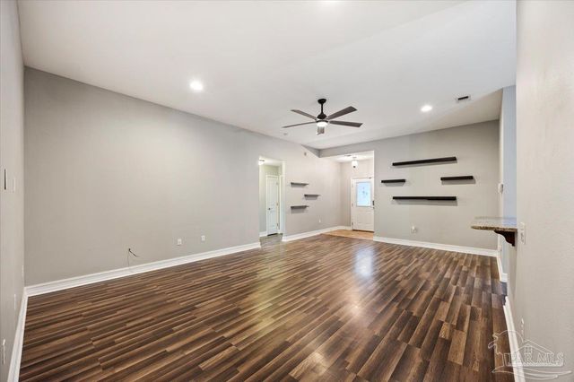 8445 Rynes Cir, Navarre, FL 32566