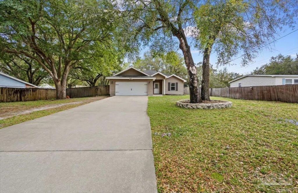 8445 Rynes Cir, Navarre, FL 32566