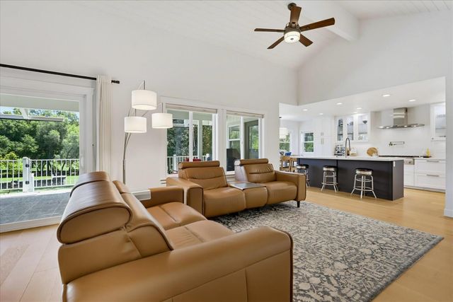 18087 Jayhawk Dr, Penn Valley, CA 95946