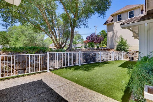 18087 Jayhawk Dr, Penn Valley, CA 95946
