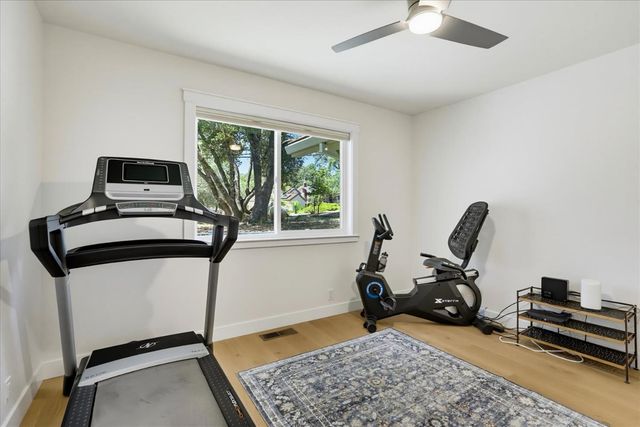 18087 Jayhawk Dr, Penn Valley, CA 95946