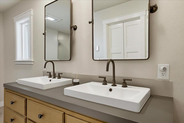 18087 Jayhawk Dr, Penn Valley, CA 95946