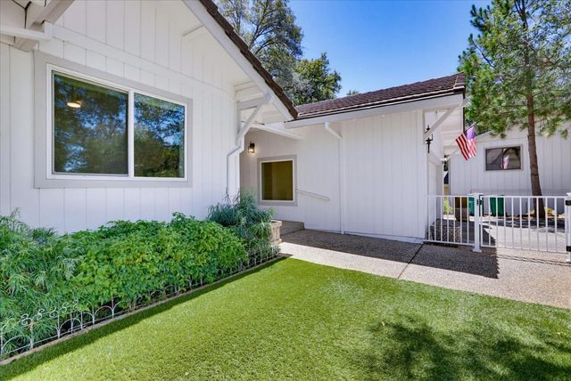 18087 Jayhawk Dr, Penn Valley, CA 95946