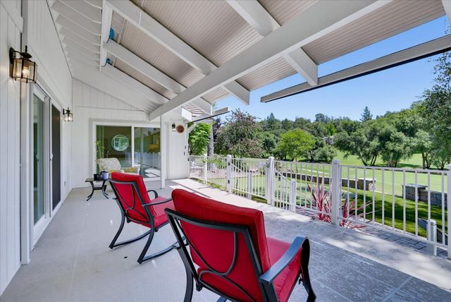 18087 Jayhawk Dr, Penn Valley, CA 95946