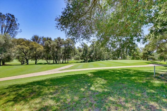 18087 Jayhawk Dr, Penn Valley, CA 95946