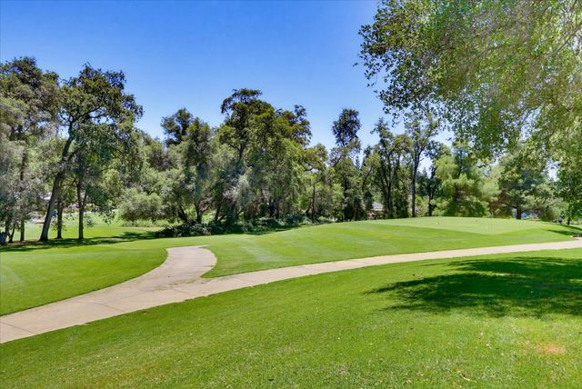 18087 Jayhawk Dr, Penn Valley, CA 95946