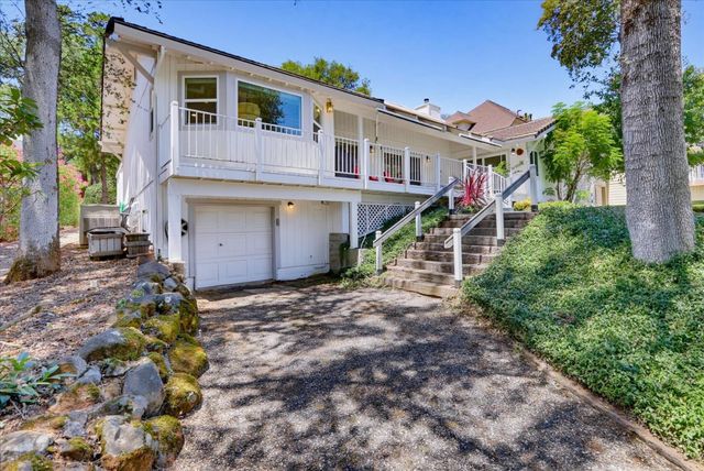18087 Jayhawk Dr, Penn Valley, CA 95946