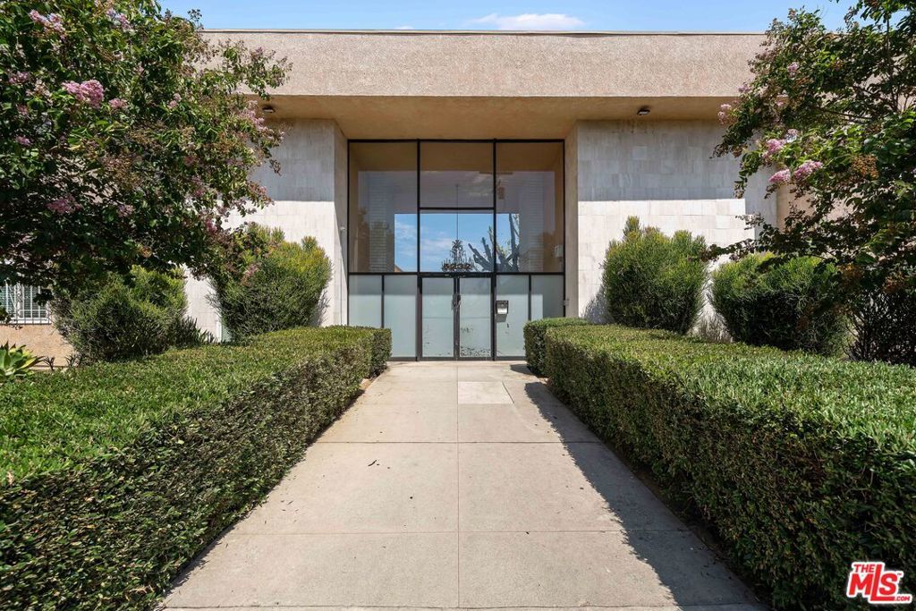 5232 Corteen Place 20, Los Angeles, CA 91607 — photo 2