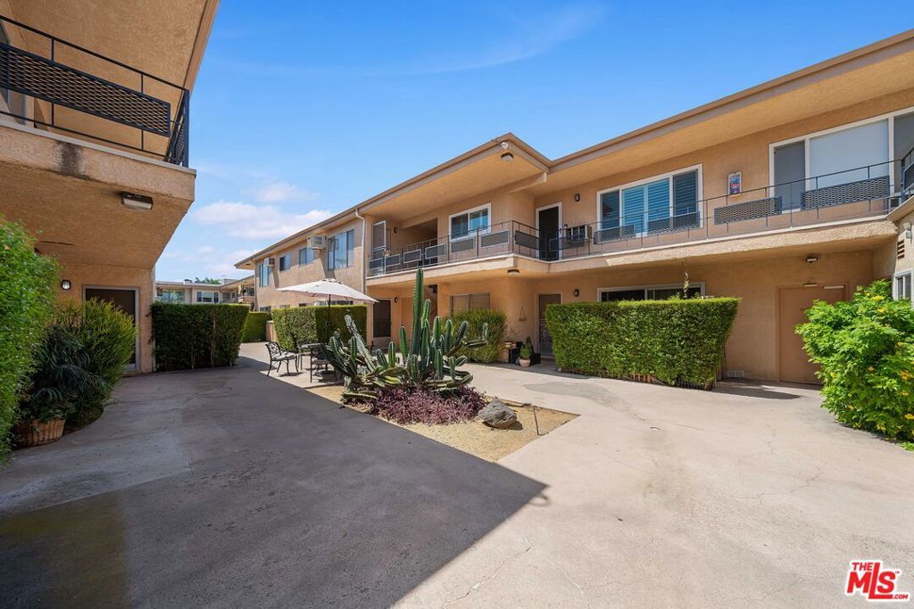 5232 Corteen Place 20, Los Angeles, CA 91607 — photo 3