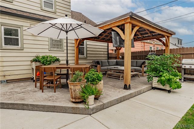 51 Sanders Road, Buffalo, NY 14216