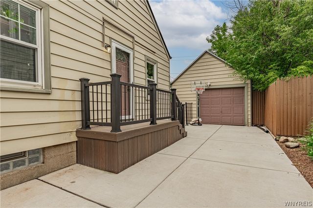51 Sanders Road, Buffalo, NY 14216