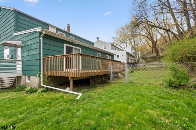 15 N 16Th St, Hawthorne Boro, NJ 07506