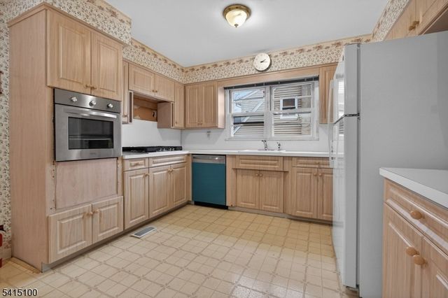 15 N 16Th St, Hawthorne Boro, NJ 07506