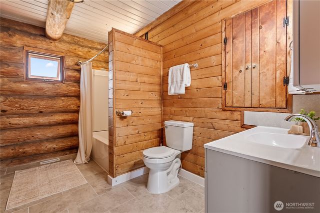 1231 Willeys Lake Rd, Ferndale, WA 98248