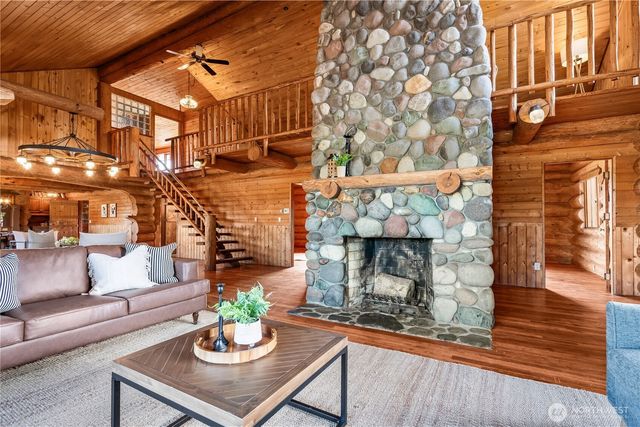 1231 Willeys Lake Rd, Ferndale, WA 98248