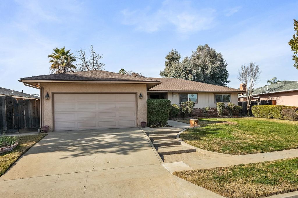 6725 N Baird, Fresno, CA 93710