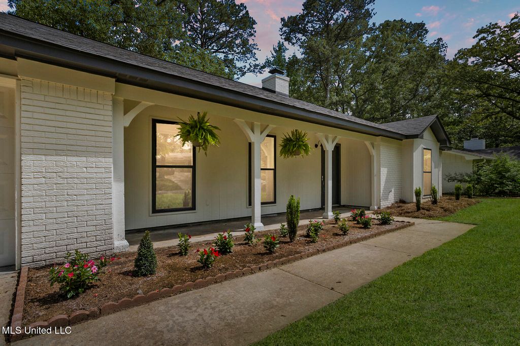 92 Longmeadow Road, Brandon, MS 39042