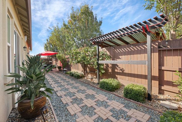 2841 Primrose Dr, Lodi, CA 95242