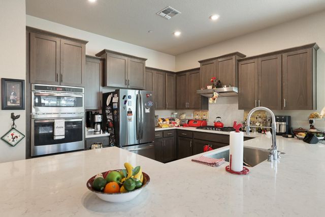 2841 Primrose Dr, Lodi, CA 95242