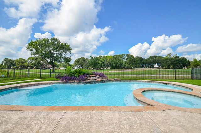 3022 Cypress Point Drive, Missouri City, TX 77459